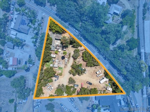 1960 Buena Creek Rd, Vista CA: https://media.crmls.org/mediaz/ae7fcbac-afbf-45e6-95d8-a0c439a93b53.jpg