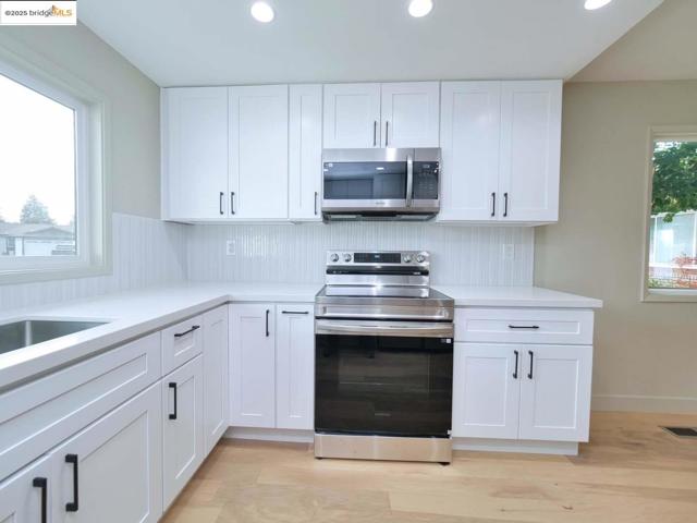 2112 Matthew CT, Pittsburg CA: https://media.crmls.org/mediaz/ae7fd82c-e465-477f-9c6c-0afe136f8d97.jpg