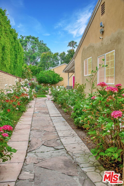 12455 Cumpston Street, Valley Village CA: https://media.crmls.org/mediaz/ae7fdd4b-8ee1-4725-9d37-d467ab3da25a.jpg