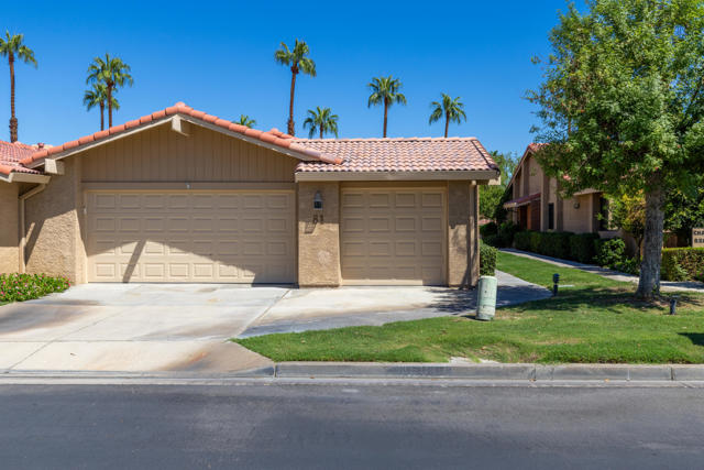 81 Camino Arroyo Place, Palm Desert CA: https://media.crmls.org/mediaz/ae808c54-0764-475b-88c2-d7eff2d27def.jpg