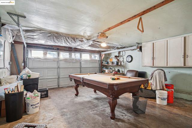 6576 Lucas AVE, Oakland CA: https://media.crmls.org/mediaz/ae80a8b1-bf17-4299-a49d-c0006ba3f5a8.jpg