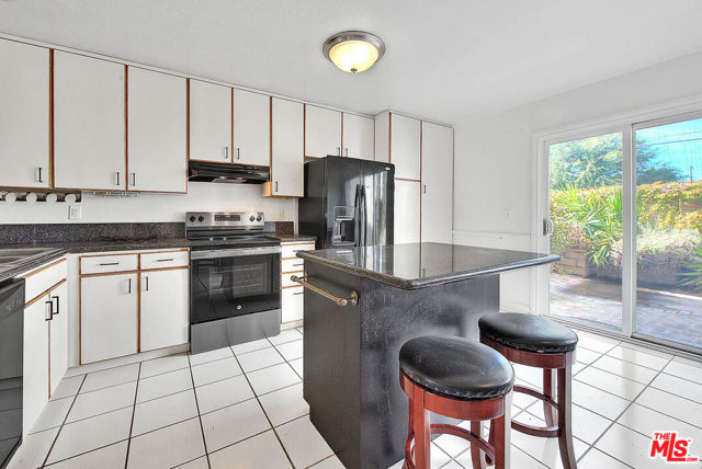 700 W Walnut Avenue, Orange CA: https://media.crmls.org/mediaz/ae80c3f3-0a32-426a-a5b7-c9a85df795aa.jpg