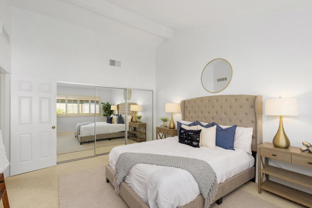 220 Green Mountain Drive, Palm Desert CA: https://media.crmls.org/mediaz/ae8133c9-bc09-4e86-8f2f-0256575204a3.jpg