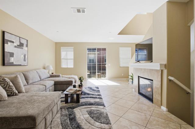 Detail Gallery Image 3 of 21 For 1874 Violet Ct #5,  Chula Vista,  CA 91913 - 3 Beds | 3/1 Baths