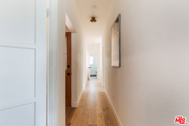 1570 S Hayworth Avenue, Los Angeles CA: https://media.crmls.org/mediaz/ae829151-e030-4cab-a363-216b52f22a1f.jpg