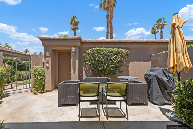 76237 Impatiens Circle, Palm Desert CA: https://media.crmls.org/mediaz/ae82b338-249e-4a6d-bf03-eb6d8a4e8b0e.jpg