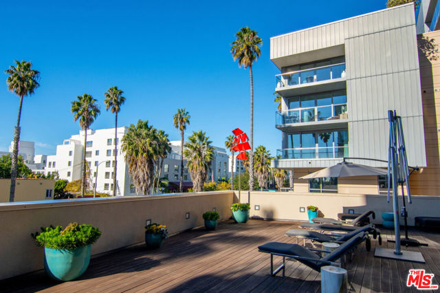 1755 Ocean Avenue, Santa Monica CA: https://media.crmls.org/mediaz/ae82c1e7-558c-414e-9cb4-bf9c58c5894f.jpg