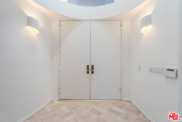 4611 Roma Court, Marina del Rey CA: https://media.crmls.org/mediaz/ae82c33a-3401-43de-8f4b-a84a82c9918c.jpg