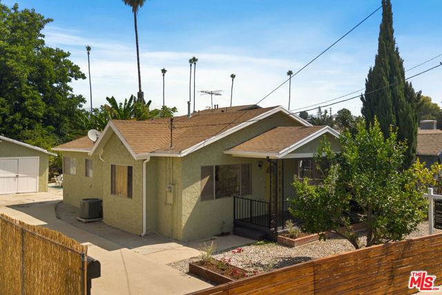 4803 Gambier Street, Los Angeles CA: https://media.crmls.org/mediaz/ae8319a7-c317-42f3-8602-17aeec20b481.jpg
