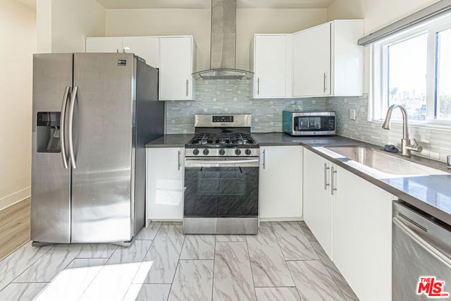 801 N Alexandria Avenue, Los Angeles CA: https://media.crmls.org/mediaz/ae839c0d-4b47-4848-af88-cb29bd0be82e.jpg