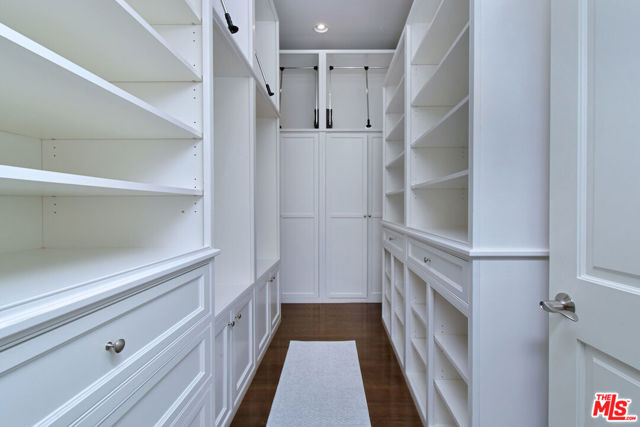4177 KESTER Avenue, Sherman Oaks CA: https://media.crmls.org/mediaz/ae840c38-6ac4-4312-8f65-e85e12280c23.jpg