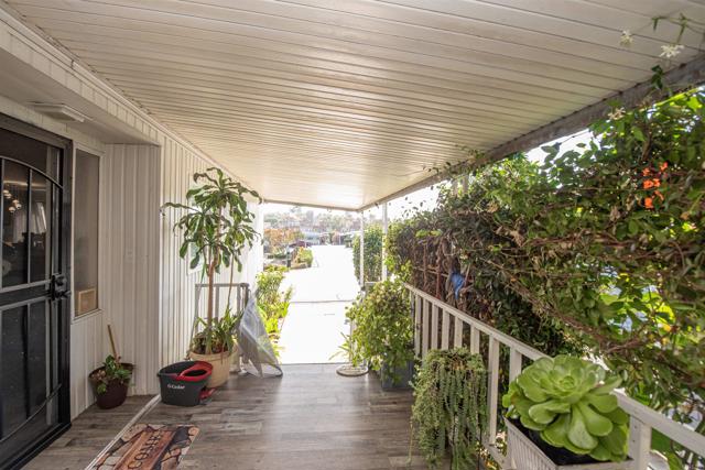 1010 Bobier Dr E, Vista CA: https://media.crmls.org/mediaz/ae84b3a2-db3f-458c-a0e6-50b75e80fd17.jpg