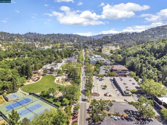 18 Van Tassel Ln, Orinda CA: https://media.crmls.org/mediaz/ae84f6be-9cab-4ef6-9320-a776bd753d99.jpg