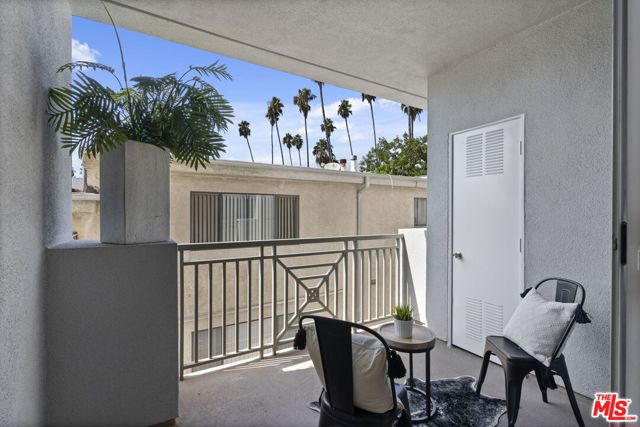 Image 2 for 6038 Carlton Way #202, Los Angeles, CA 90028