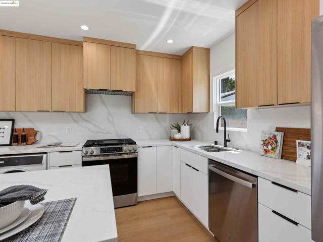 1612 Carleton St, Berkeley CA: https://media.crmls.org/mediaz/ae859756-c963-47b8-852e-656ee6b960d4.jpg