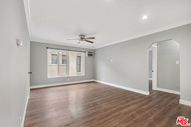 Image 4 of 12 For 6224 De Longpre Avenue 6224 1-2