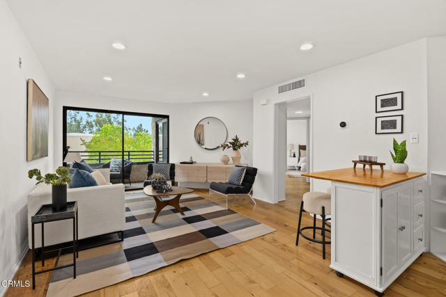 4499 Via Marisol, Los Angeles CA: https://media.crmls.org/mediaz/ae8610b1-fdea-4963-85ac-37822ef66620.jpg