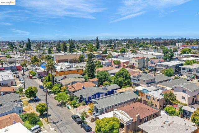 3671 38th Ave, Oakland CA: https://media.crmls.org/mediaz/ae86572f-2b2d-437a-92d4-ae164d491ee9.jpg