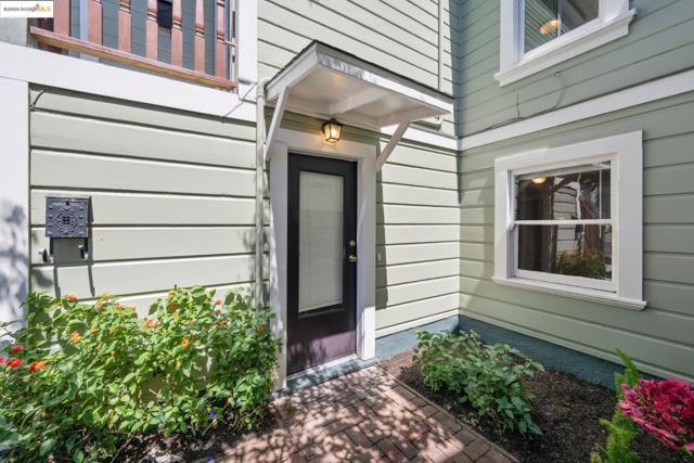 3116 Harrison St, Oakland CA: https://media.crmls.org/mediaz/ae86b37e-f638-43e9-b738-3a4e3761144a.jpg