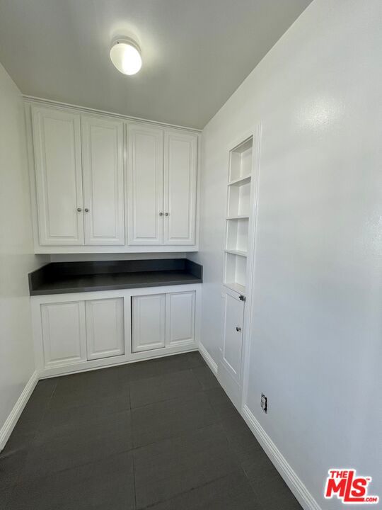 5954 W 85Th Place, Los Angeles CA: https://media.crmls.org/mediaz/ae86f531-92f3-4609-890e-442747a809cb.jpg