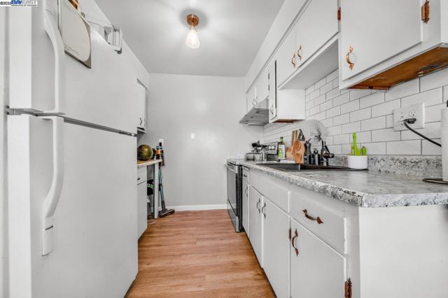 1738 7Th St, Berkeley CA: https://media.crmls.org/mediaz/ae876943-1423-4c20-ade5-e99a5b2efa64.jpg