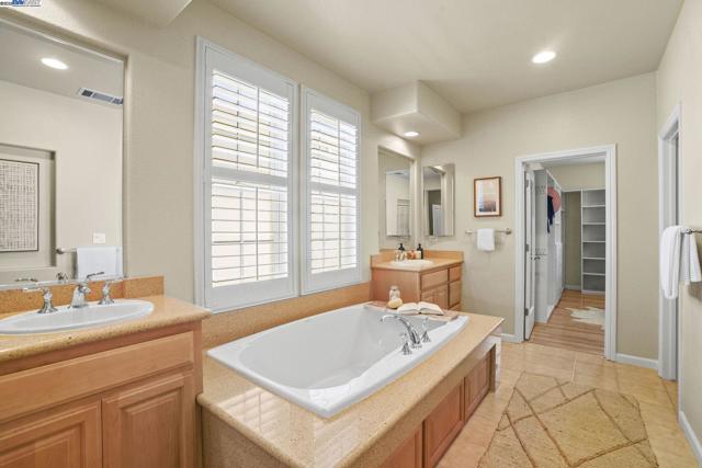 250 Jack London Ave, Alameda, California 94501, 4 Bedrooms Bedrooms, ,3 BathroomsBathrooms,Single Family Residence,For Sale,Jack London Ave,41111270