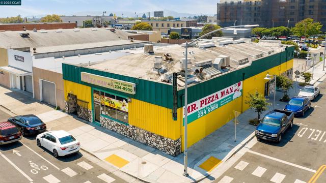 353 24Th St, Richmond CA: https://media.crmls.org/mediaz/ae884b8d-6be6-4257-8f2f-609ae977619b.jpg