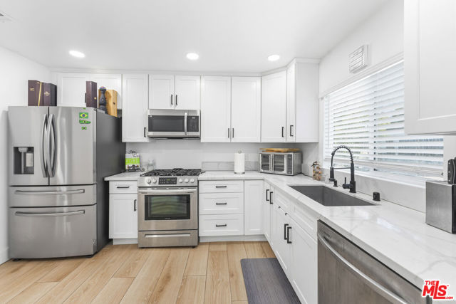 10214 Marcus Avenue photo 7
