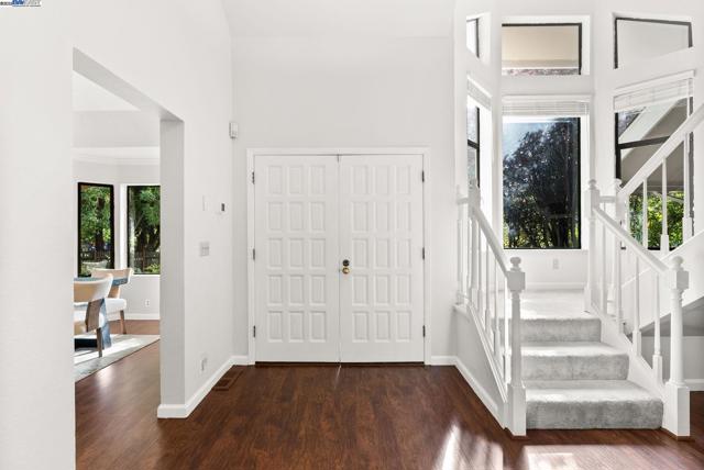 24288 Stacey Ln, Hayward CA: https://media.crmls.org/mediaz/ae8a2f3b-3bb2-4b8b-bfe6-f3a936ba3573.jpg