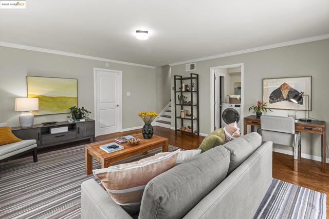 21 Maggiora Ct, Oakland CA: https://media.crmls.org/mediaz/ae8a3e7e-b72c-4cf5-9a25-985daef3ff25.jpg