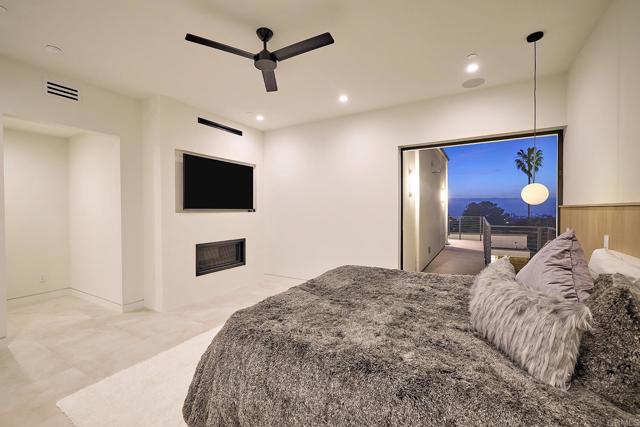 537 N Granados Avenue, Solana Beach CA: https://media.crmls.org/mediaz/ae8aa537-6aa9-44f0-b7e3-56af246e513f.jpg