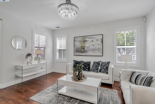 260 Abigail Cir, Danville CA: https://media.crmls.org/mediaz/ae8afa6f-ebd2-491a-97c8-b62ee745abf1.jpg