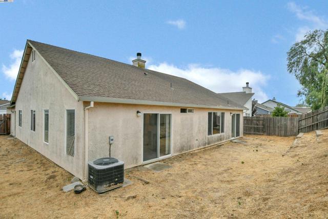 1218 Fetzer Ln, Oakley CA: https://media.crmls.org/mediaz/ae8b2d2e-6686-4ea4-9123-6a6e1bb95ebc.jpg