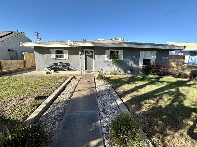 943 E Murphy Street, Blythe CA: https://media.crmls.org/mediaz/ae8b705d-6cab-4cc6-82af-c1ad4304cdba.jpg