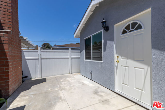 5123 W 130th Street, Hawthorne CA: https://media.crmls.org/mediaz/ae8b8a6e-8e89-480a-8208-2a8207c87691.jpg