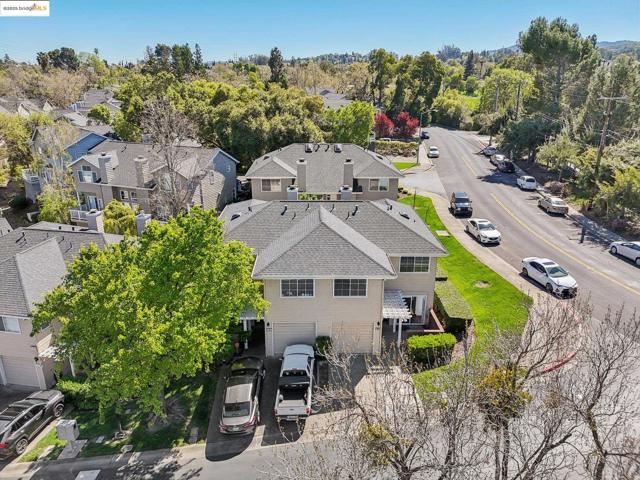 204 Pebblecreek Ct, Martinez CA: https://media.crmls.org/mediaz/ae8d04a5-670b-4773-b5a9-54004ebe1011.jpg