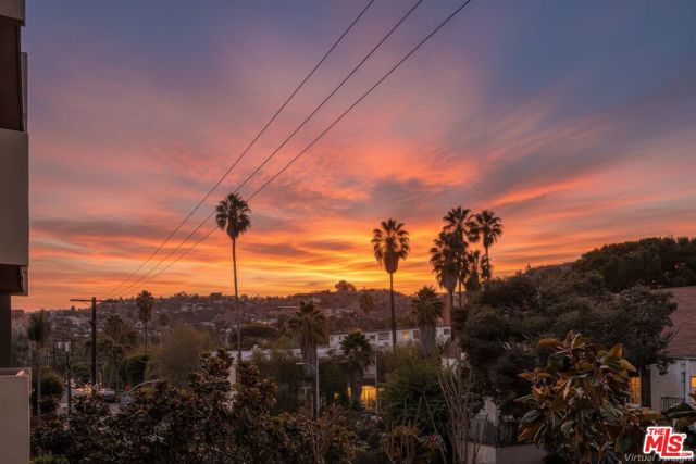 7320 Hawthorn Avenue, Los Angeles CA: https://media.crmls.org/mediaz/ae8dc5b8-60b0-4556-be2d-9dccde3ba79d.jpg