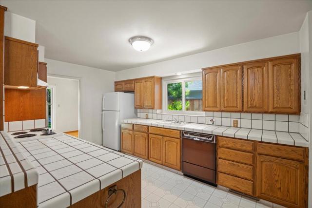 1526 Bedford Avenue, Sunnyvale CA: https://media.crmls.org/mediaz/ae8dc6eb-0216-433a-a62b-6b851e124c81.jpg