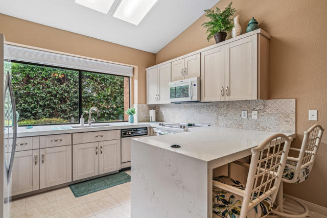 Image 19 of 36 For 76579 Sheba Way