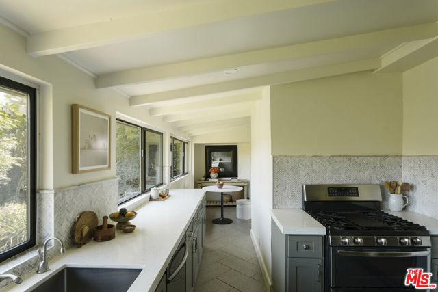 11764 Laurelcrest Drive, Studio City CA: https://media.crmls.org/mediaz/ae8e9b3a-dab4-4800-aeb5-c19aa61fec6d.jpg