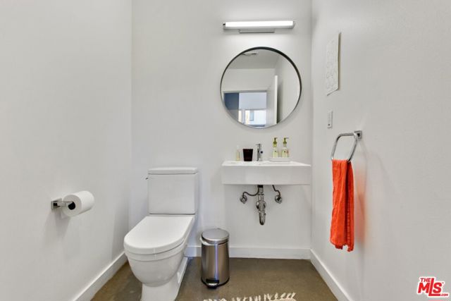 140 S Gramercy Place, Los Angeles CA: https://media.crmls.org/mediaz/ae8edf03-c3be-4560-b6e6-5d80b9baac7a.jpg