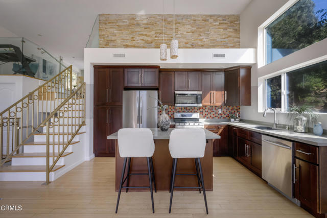 Detail Gallery Image 16 of 48 For 475 Rustic Dr, Los Angeles,  CA 90065 - 3 Beds | 3/1 Baths