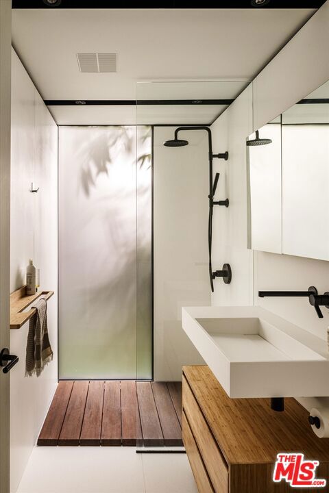 947 N Martel Avenue, Los Angeles CA: https://media.crmls.org/mediaz/ae8f1b3f-de4c-4979-a7b0-39332f76b33e.jpg