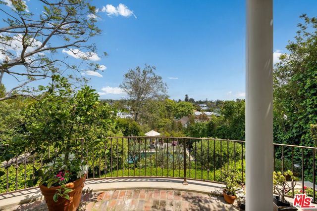 12309 9th Helena Drive, Los Angeles CA: https://media.crmls.org/mediaz/ae904ffe-198d-4f23-a747-e6fd35b6e074.jpg