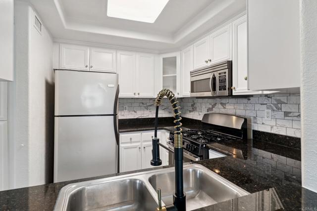 Detail Gallery Image 8 of 49 For 5010 Los Morros Way #26,  Oceanside,  CA 92057 - 2 Beds | 2 Baths