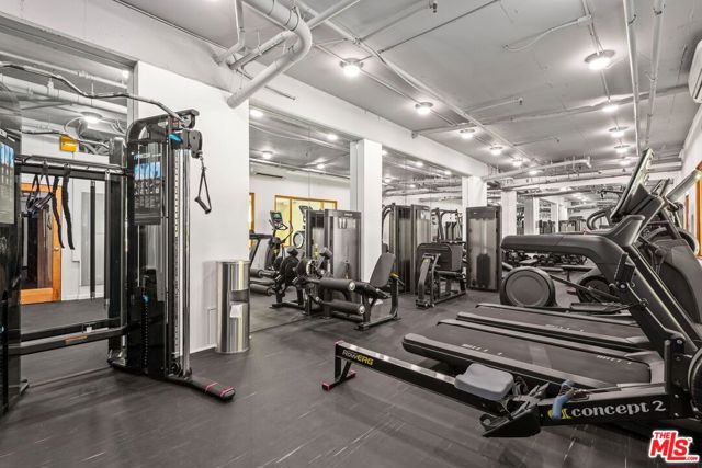 1440 Veteran Avenue, Los Angeles CA: https://media.crmls.org/mediaz/ae90dabd-7f29-4206-8cc3-a6bcf07a9431.jpg