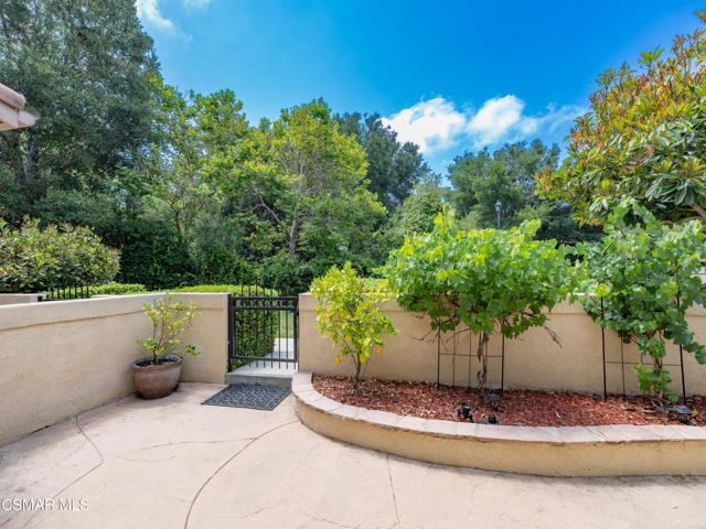 1368 Ashton Park Lane, Newbury Park CA: https://media.crmls.org/mediaz/ae920467-da30-40ad-b873-af137086240d.jpg