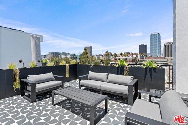 904 S New Hampshire Avenue, Los Angeles CA: https://media.crmls.org/mediaz/ae926489-afdc-4e6d-a2eb-685b1274b0b3.jpg
