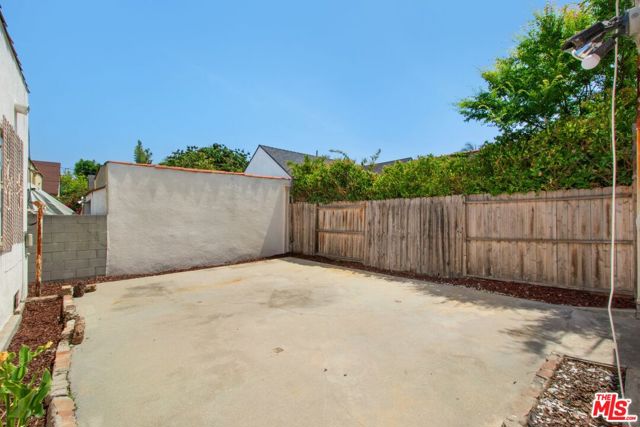 1558 Ellsmere Avenue, Los Angeles CA: https://media.crmls.org/mediaz/ae927bba-1687-469a-9e77-052d887d4169.jpg