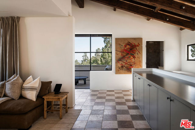 976 N Alpine Drive, Beverly Hills CA: https://media.crmls.org/mediaz/ae92d94a-2b68-4e21-9f99-e3cd1eed45b8.jpg